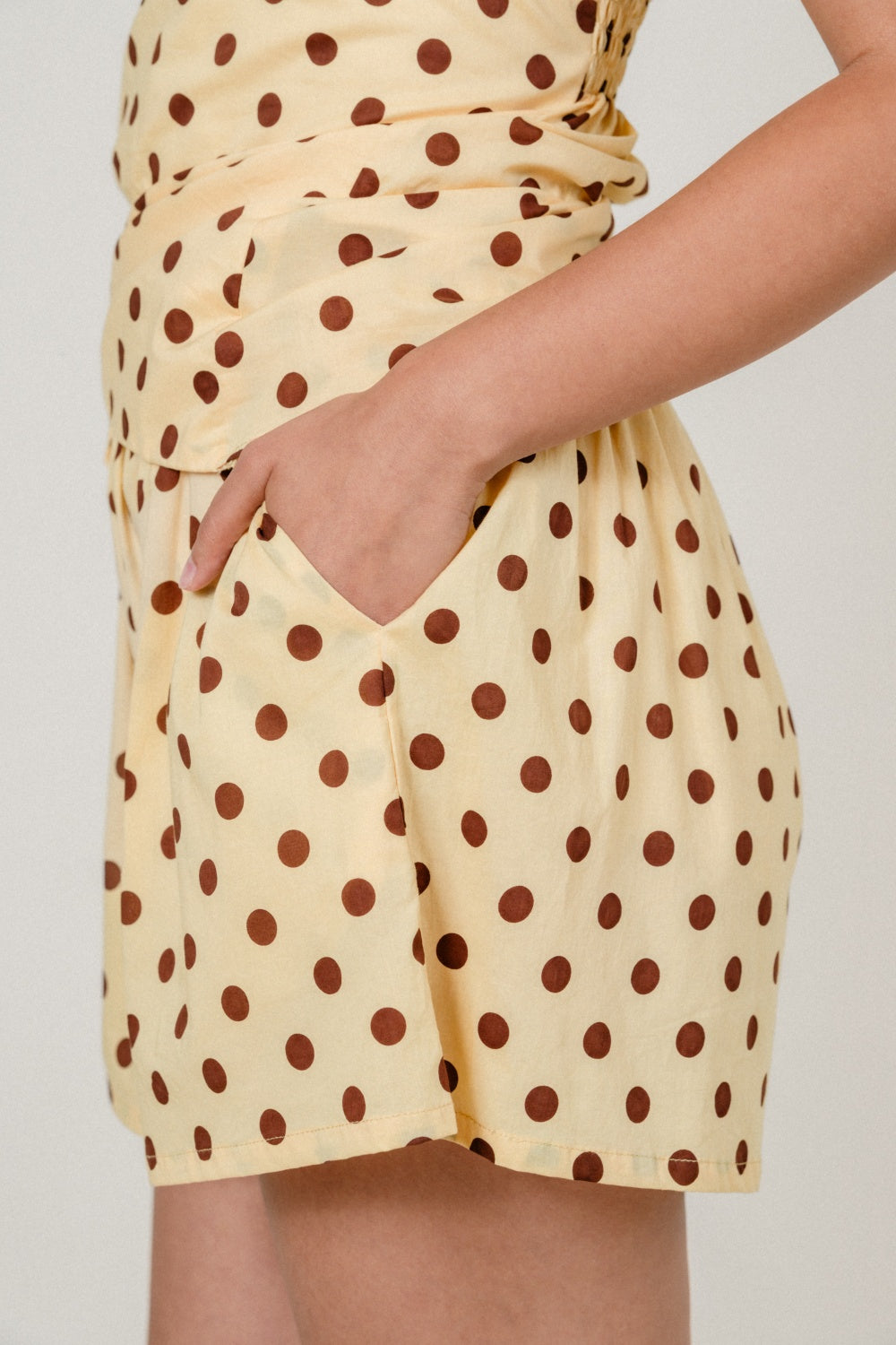 Stacey Shorts Polkadot Chocolate in Butter Yellow