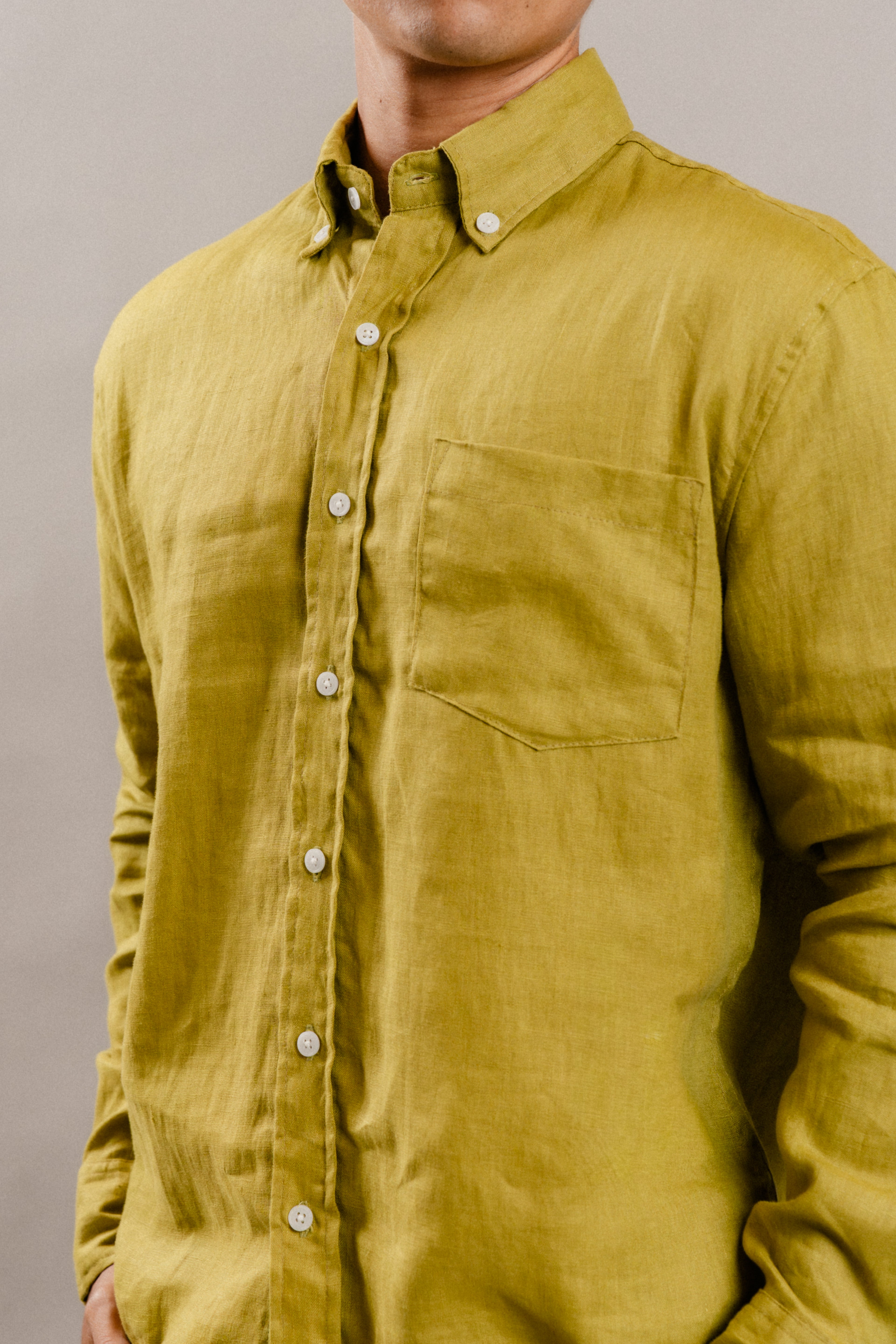 Oscar Shirt in Olive Green Linen