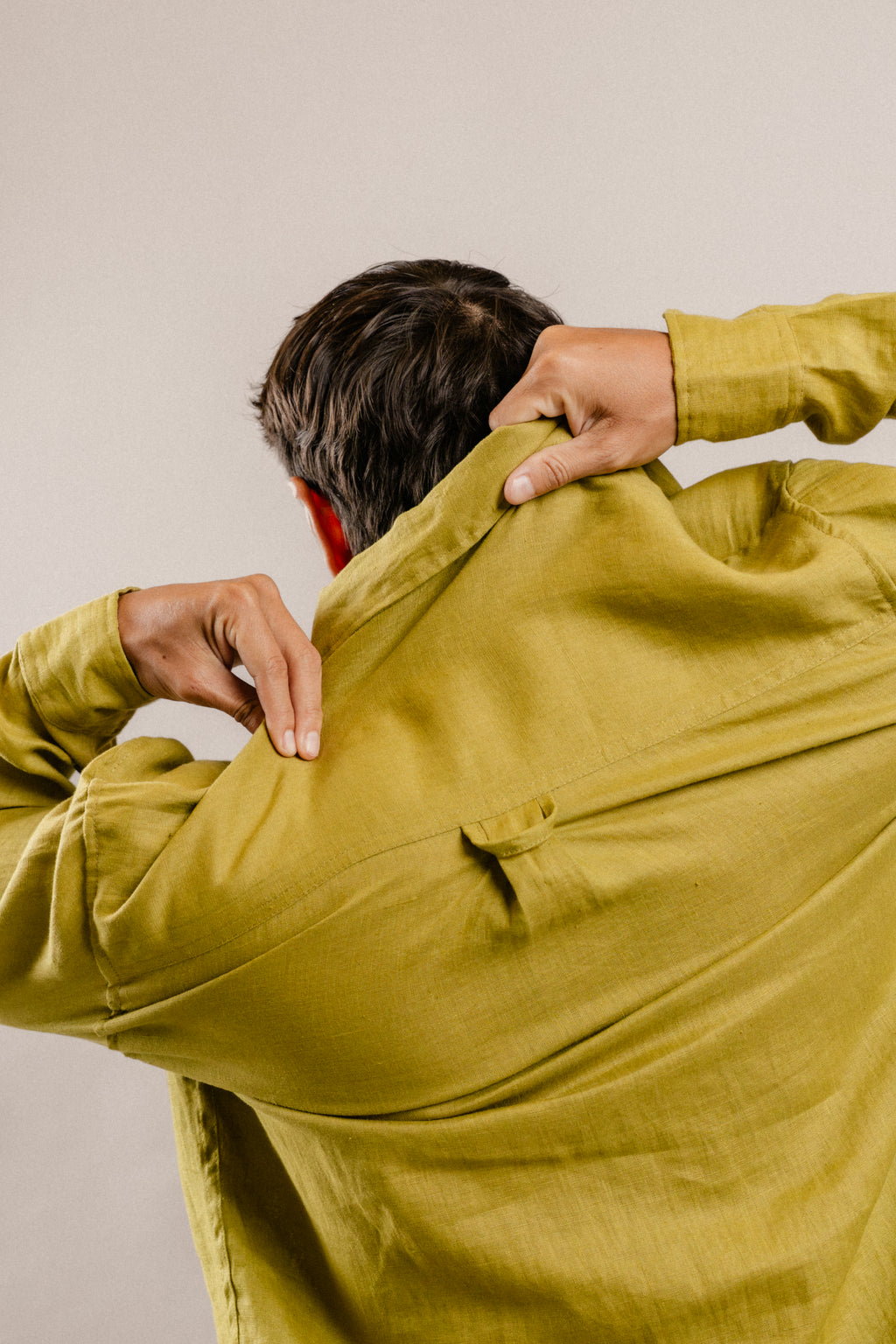 Oscar Shirt in Olive Green Linen