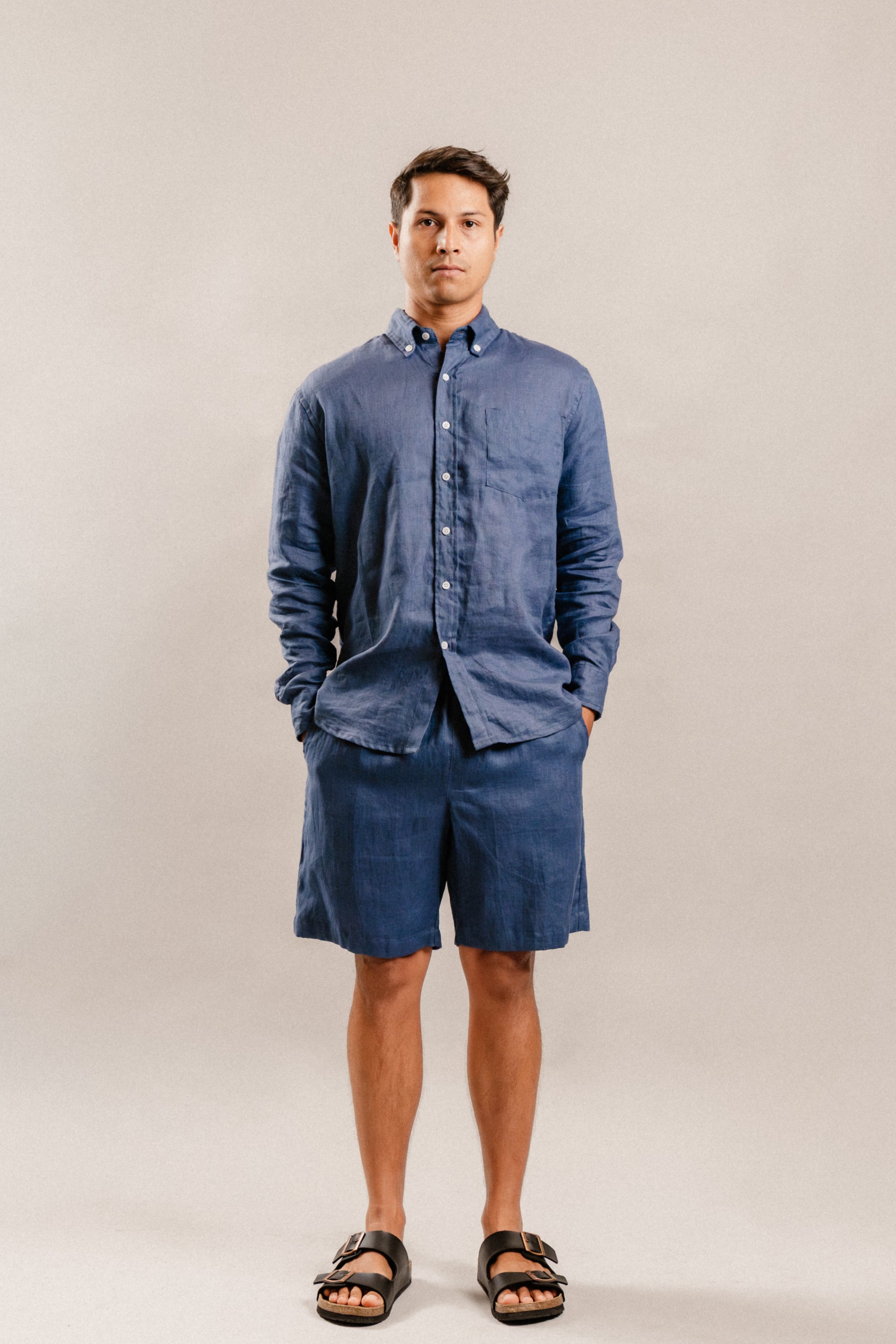 Henry Shorts in Navy Linen