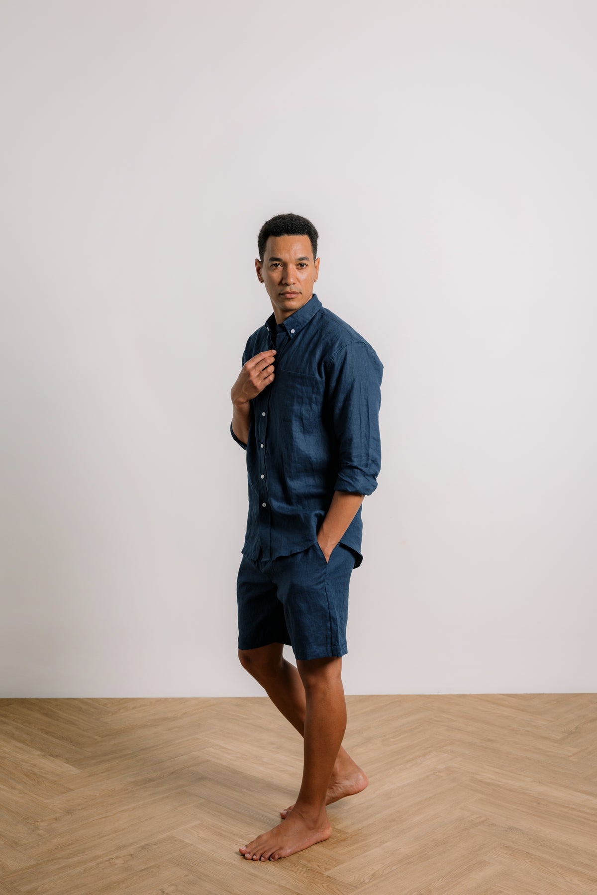 Henry Shorts in Deep Navy Linen