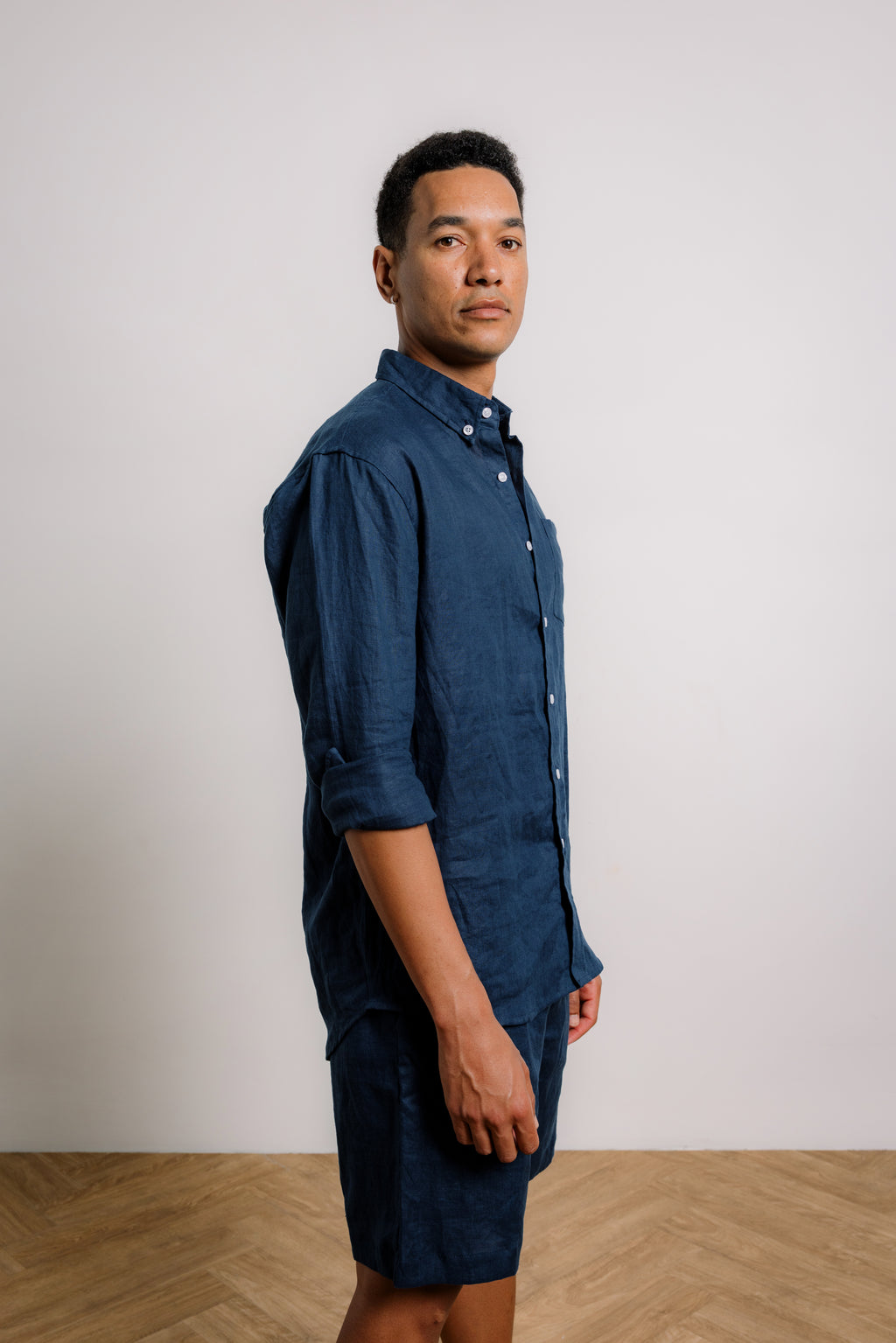 Oscar Shirt in Deep Navy Linen