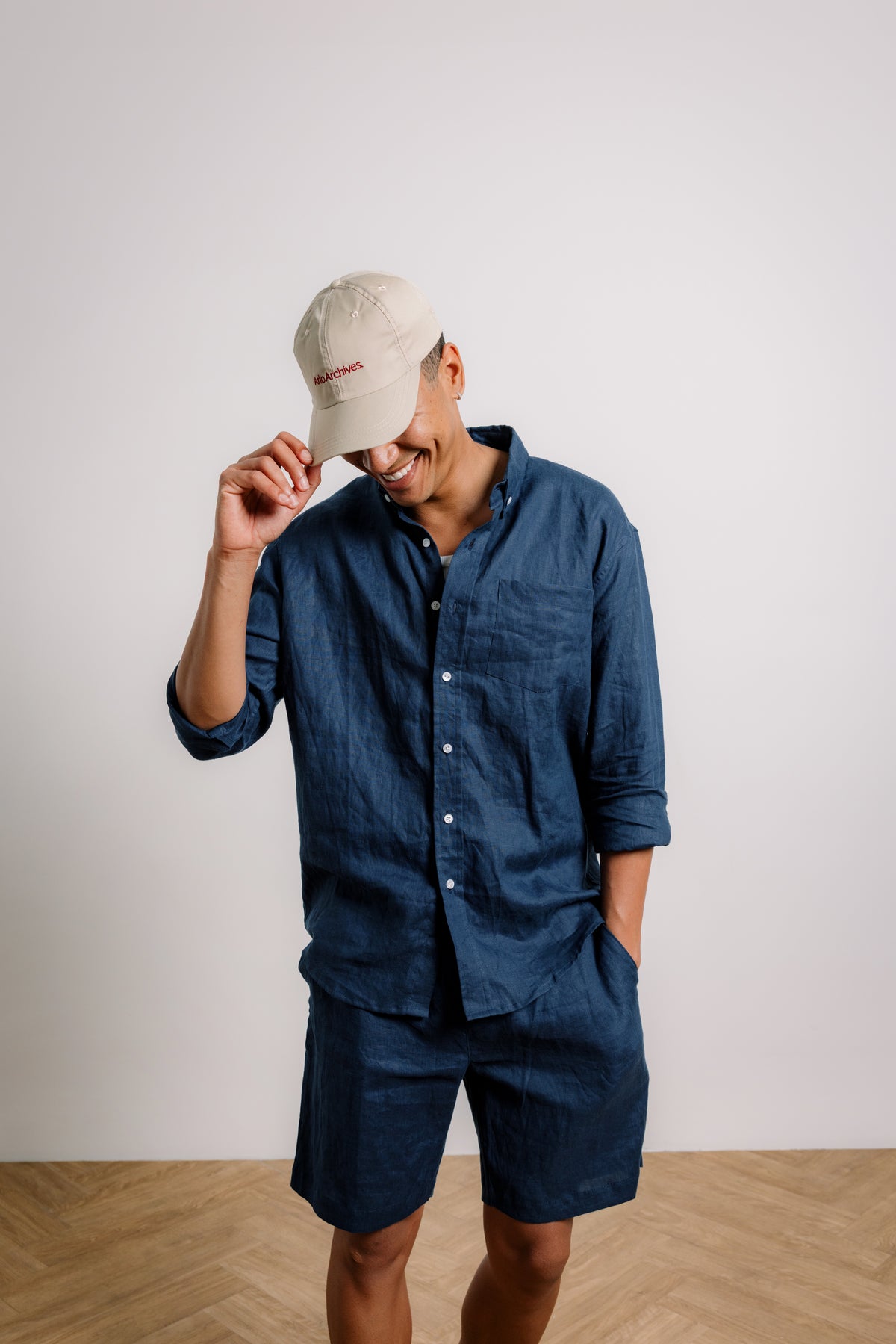 Henry Shorts in Deep Navy Linen